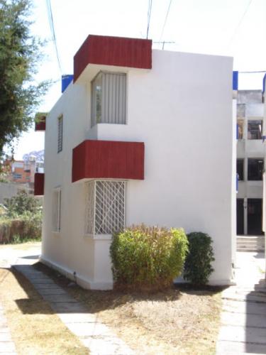 Casita para ejecutivo u oficina dos niveles 2 recámaras Prados Agua Azul en Puebla