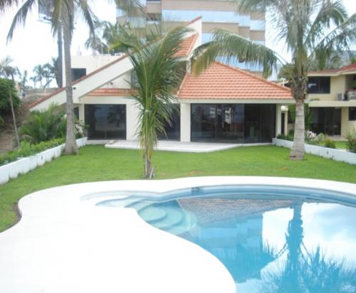 CASA EN ZONA EXCLUSIVA TERRAZAS DE MOCAMBO.(FRENTE AL WORLD TRADE CENTER).