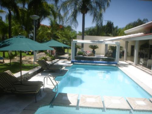 Casa en esquina 950 m2 con alberca 4 recámaras Fracc El Cristo Atlixco