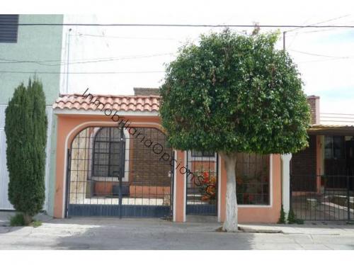 Vendo casa al Norte 1 planta cochera cerrada sala de t.v.