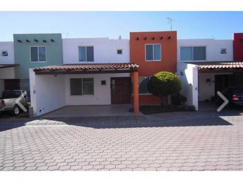 Vendo casa al norte 2 plantas 3 recamaras 3 baños
