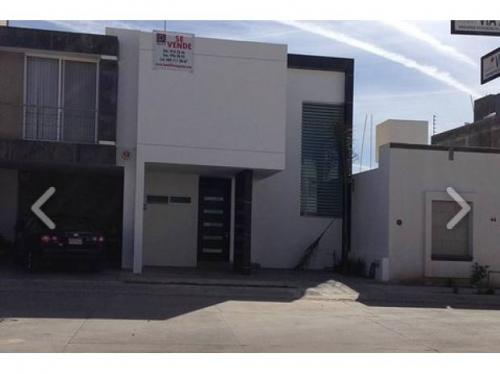 Vendo casa 2 plantas nueva al norte sala de T.V.