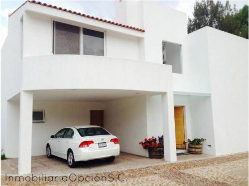 Vendo casa 2 plantas al Norte Condominio áreas jardinadas