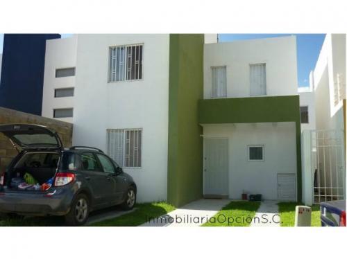 Rento casa 2 plantas al Norte en Fraccionamiento cerrado 