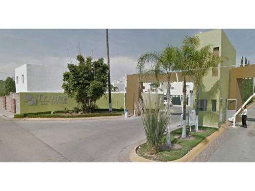 Vendo terreno comercial muy bien ubicado junto a gimnasio