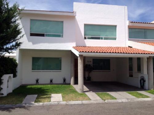 Residencial Claustro del Sur,Ubicada a dos minutos de Bernardo Quintana