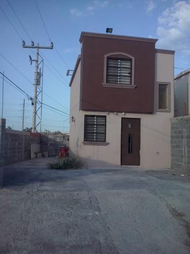 HERMOSA CASA EN LOS TREBOLES, APODACA