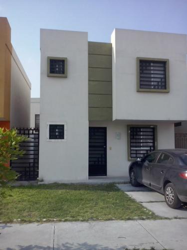 HERMOSA CASA EN FUENTES DE SANTA LUCIA, APODACA