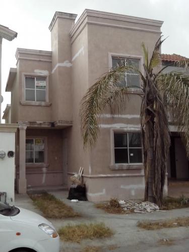 HERMOSA CASA EN MISIÓN DE SAN JOSÉ APODACA