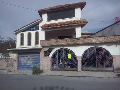 AMPLIA CASA EN METROPLEX APODACA