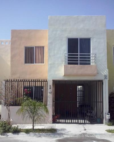 AMPLIA CASA EN RENACERES RESIDENCIAL, APODACA