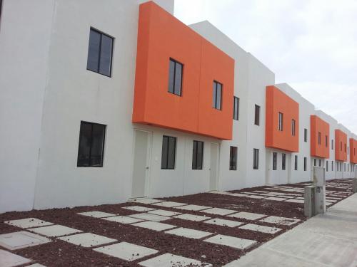 Casa 2 niveles, con todos los acabados a 10 minutos del Centro.