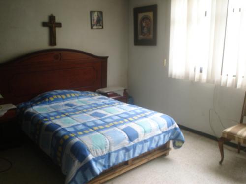 Recámara amueblada para ejecutivo $ 2,950 mensual internet Puebla