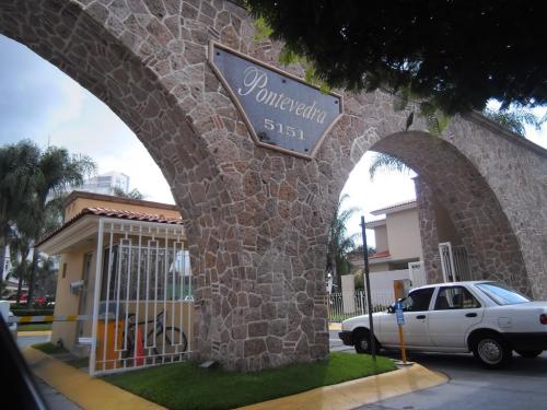 PONTEVEDRA, POR ACUEDUCTO