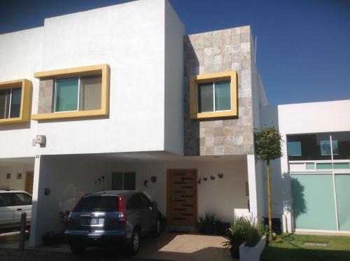 Ciudad Granja   COTO CON ALBERCA, GYM, VAPOR, TERRAZA seguridad las 24 hrs