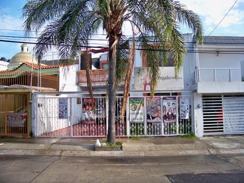 Casa con apartamento bien ubicado en La Estancia