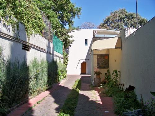 Propiedad con 6 apartamentos rentados en Las Fuentes