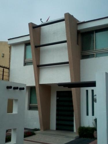 VENDO CASA EN COTO CERRADO ZONA NORTE 
