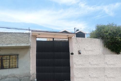 Casa con amplio terreno en  Ecatepec, Col. Central Michoacana