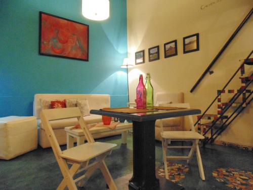 Loft con todos los servicios y muebles.