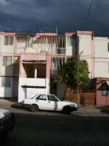 Rento casa de una planta en zona centro