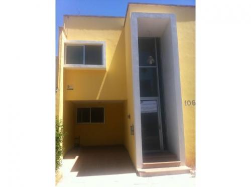 Vendo Casa 2 plantas circuito cerrado a 2 minutos del INEGI 