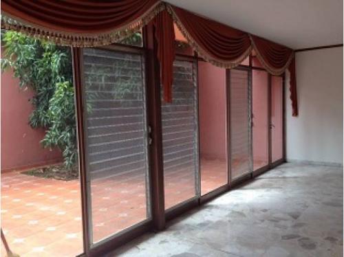 Vendo casa de 300 m2 en Frac. Santa Elena 2 plantas