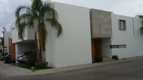 Vendo casa al Norte nueva en fraccionamiento exclusivo