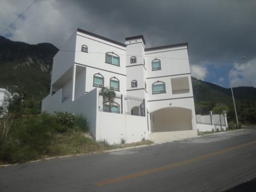 CASA PEDREGAL LA SILLA. IMPONENTE Y DE OPORTUNIDAD.