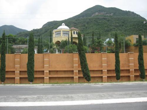 CASA EN LOS CRISTALES EN MONTERREY. 5000 M2 DE TERRENO. PROYECTO FAMILIAR