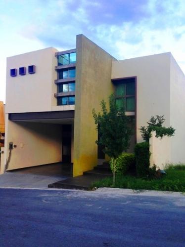 CASA FRACCIONAMIENTO HACIENDA SANTIAGO. PRECIOSA Y DE OPORTUNIDAD.