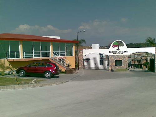 Terreno intermedio 129.36 m2 Britania La Calera todos los servicios