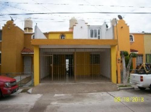 Rento casa al sur 3 recamaras una en planta baja equipada