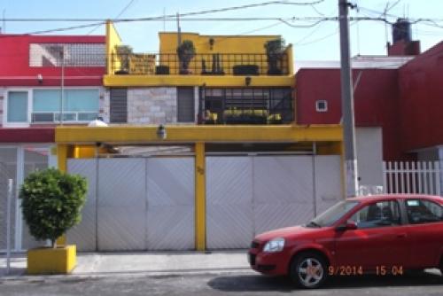 PRADOS  DE COYOACAN VENDO CASA 3 REC. Y ESTUDIO