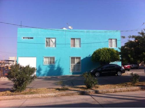  VENDO CASA AVENIDA PRINCIPAL Y EN ESQUINA CON 2 FRENTES