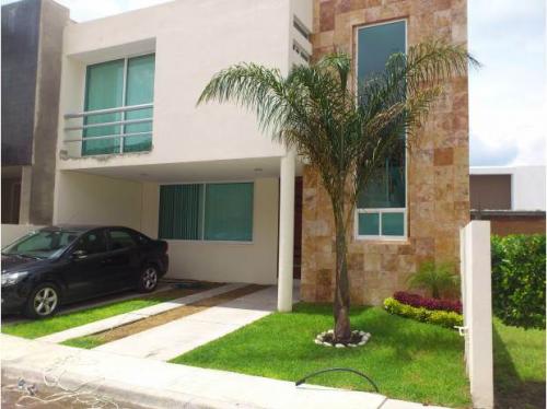 Casa 182 m2 con Fovissste 3 recámaras roof garden Britania La Calera