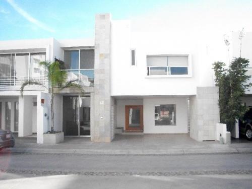 VENDO CASA  AL NORTE DE OPORTUNIDAD CON EXCEDENTES   