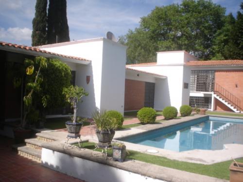 Casa 5 recámaras 530 m2 a campo de golf con alberca Fracc El Cristo Atlixco