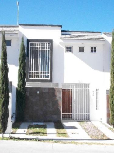 VENDO CASA NUEVA 2 PLANTAS MONTE BELLO DE LA ESTANZA