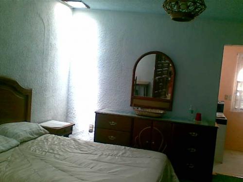 Recámara amueblada $ 2,950 mensual cochera internet baño Puebla