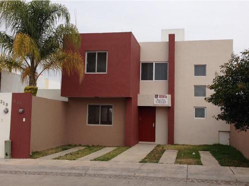 RENTO CASA DE 180 M2 2 PLANTAS AL NORTE