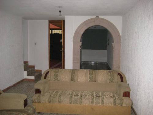 Casa en 3 Puentes, 3 recamaras, estudio, patio, 2 cocheras 