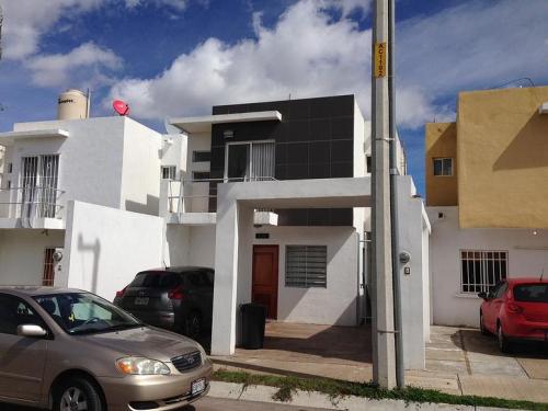  RENTO CASA 3 RECAMARAS AL NORTE EN FRACIONAMIENTO CERRADO