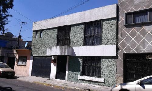 4 RECAMARAs, AMPLIA, CERCA DE ROBLES DOMINGUEZ, SUPER PRECIO.