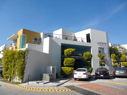 Renta Departamento amueblado, milenio III, Querétaro, En excelentes condiciones.