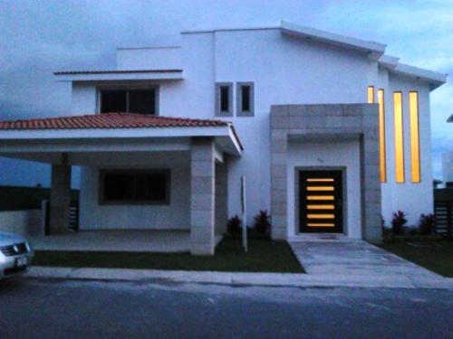 Casa Residencial Lomas de Cocoyoc, Morelos.