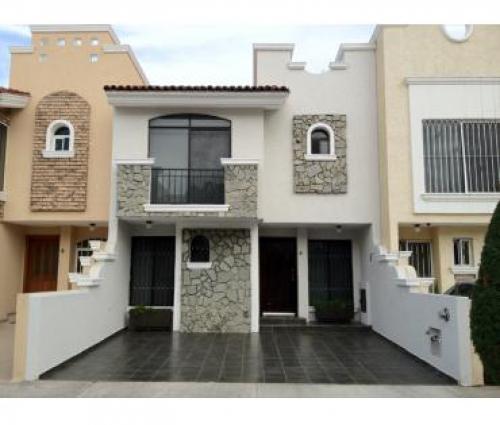 Casa Renta / Parques Guadalupe / Zapopan, Jalisco