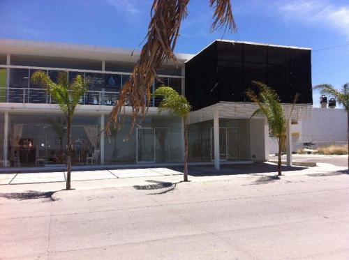 VENDO PLAZA COMERCIAL NUEVA CALLE PRINCIPAL