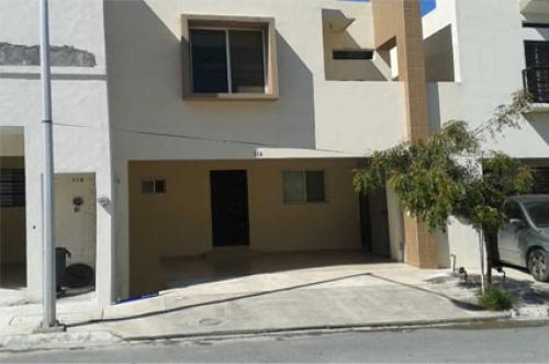 CASA COLINAS DEL HUAJUCO. PRECIOSA Y DE OPORTUNIDAD.