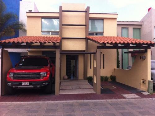  VENDO CASA AL NORTE DOBLE ALTURA TOTALMENTE EQUIPADA